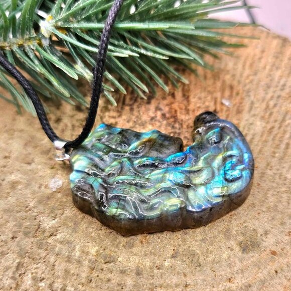 Nature Labradorite Carved Flashy Medusa Big Pendant Necklace - Picture 3 of 9